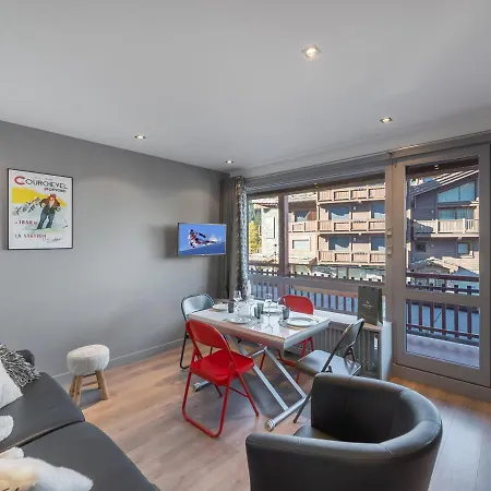 Apartment Centre Avec Acces Pistes, Garage Et Wifi - Fr-1-563-117 Courchevel